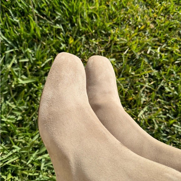 AEYDE Linn Bootie (Women) Stone Suede size EU 40 US 10
$495.00 - Picture 6 of 12